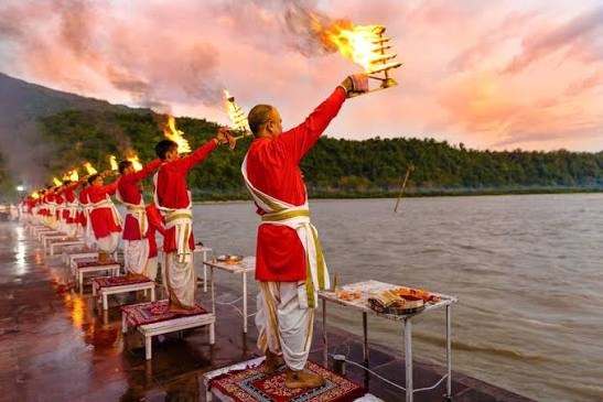 Ganga Aarti - Places to Visit in Rishikesh - Gola Holidays - Slide 1